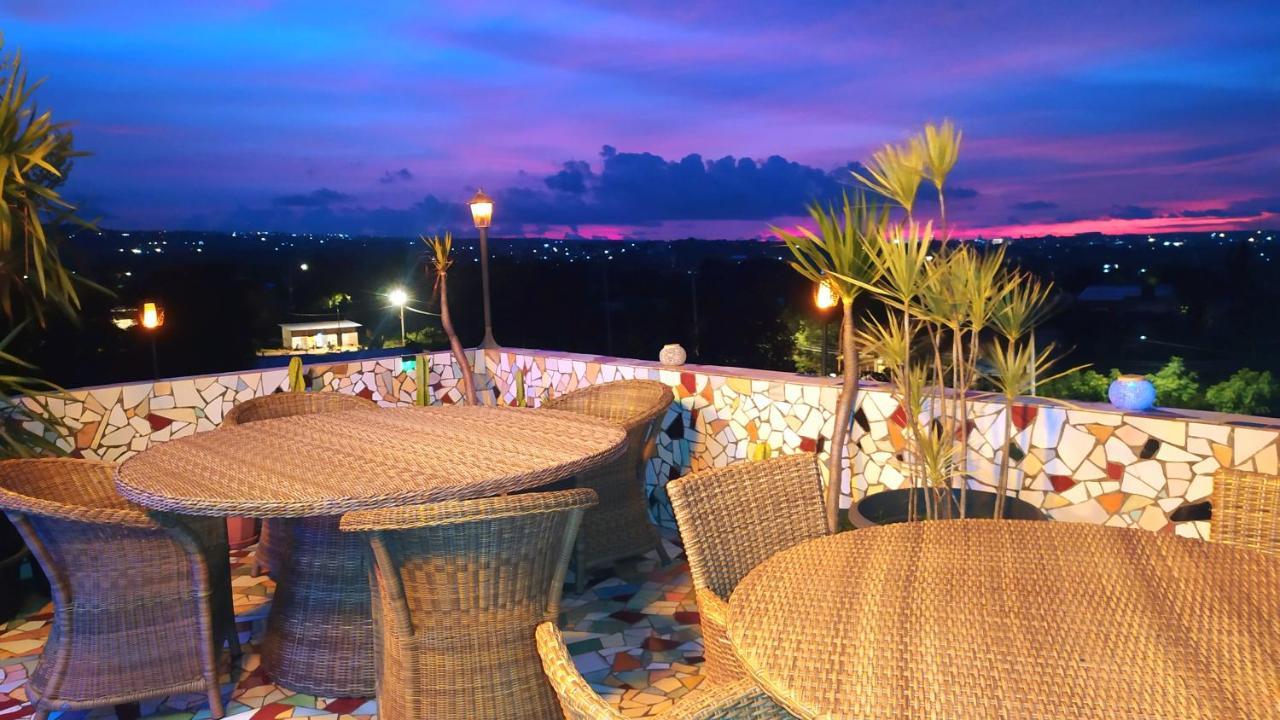 Hotel La Hasienda Kupang  Bagian luar foto