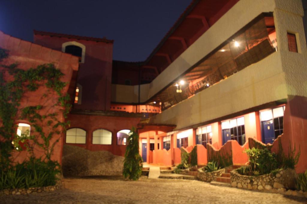 Hotel La Hasienda Kupang  Bagian luar foto